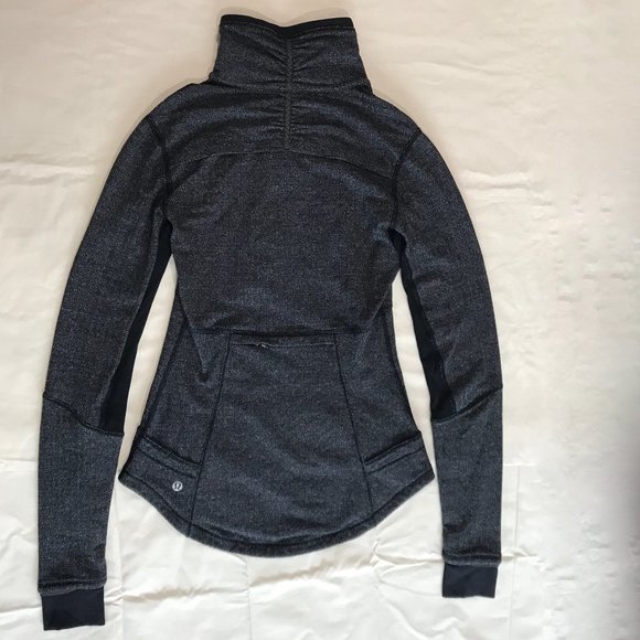 Never worn like new Lululemon Base Runner 1/2 Zip - Picture 2 of 16